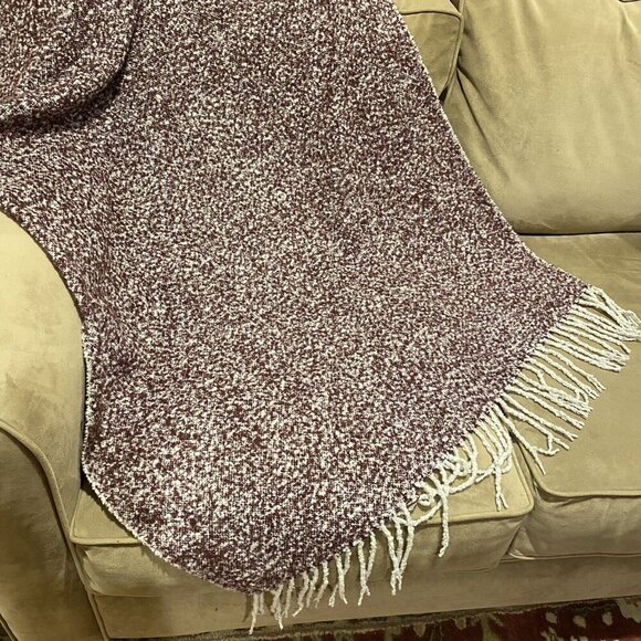 American Eagle Cozy Boucle Fringed Throw Blanket Burgundy White 36x72 Polyester - Picture 6 of 6